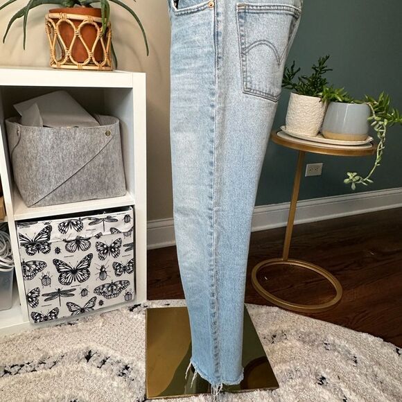Levi’s Premium Wedgie Straight Jeans High-Rise Light Wash Cropped Raw Hem Sz 29 - Picture 3 of 11